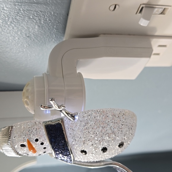 Bath & Body Works Wallflower Snowman  Plugin Diffuser Night Light Glitter CUTE - Picture 7 of 16